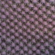 Dieses Foto zeigt eine Maschenprobe. Das Strickstück in den Farben Rosa und Beige ist der einzige Bildinhalt, es erstreckt sich über die gesamte Breite und Höhe des Bildes. Das Foto visualisiert die kostenlose Strickanleitung "Zweifarbiges Perlmuster stricken".